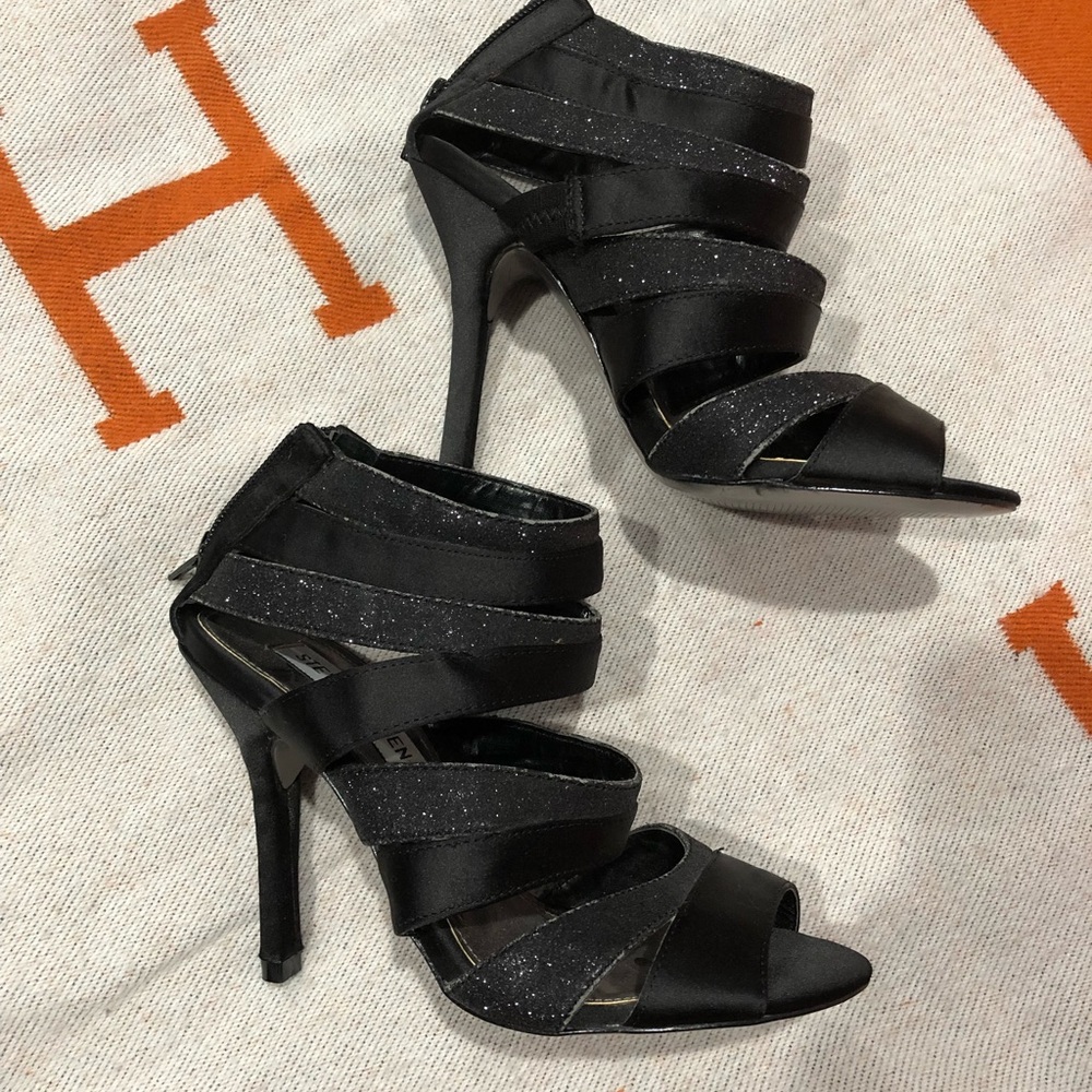 BNWT Steve Madden Black Sparkly Sandals SIZE 5.5